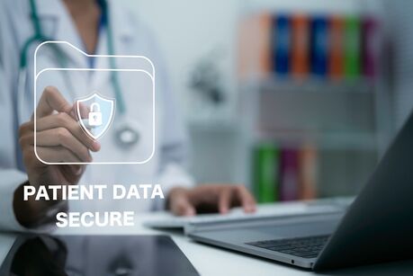 Konzept zur Sicherung von Patientendaten mit Datenschutz im Gesundheitswesen, sichere Patientenakten, Einhaltung von Cybersicherheitsvorschriften, verschlüsselte Gesundheitsdaten, Zugriffskontrolle und Sicherheitsmanagement im digitalen Gesundheitswesen